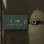 Etiqueta Para Maletas Elegante verde oscuro moderno nombre de monograma<br><div class="desc">Aumente su experiencia de viaje con nuestro clásico elegante y moderno Monograma Minimalista Etiqueta para el equipaje. Este accesorio de diseño meticuloso combina a la perfección la elegancia atemporal con el minimalismo contemporáneo, asegurando que su equipaje se destaque con la sofisticación. Diseñada con precisión y atención a los detalles, esta...</div>