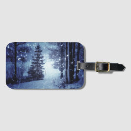 Etiqueta Para Maletas Escena de invierno del bosque mágico iluminado por