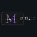 Etiqueta Para Maletas Estilo del nombre del guión del monograma violeta<br><div class="desc">Elegante Moderno Estilo Negro Morado Monograma Guión Nombre Etiqueta De Bolsa Elegante</div>