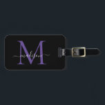 Etiqueta Para Maletas Estilo del nombre del guión del monograma violeta<br><div class="desc">Elegante Moderno Estilo Negro Morado Monograma Guión Nombre Etiqueta De Bolsa Elegante</div>