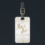 Etiqueta Para Maletas Faux Gold Mr. y Sra. Monogram Boda<br><div class="desc">Este elegante y bonito, falso Relieve metalizado de oro, la etiqueta personalizada "Mr. and Mrs." es perfecta para un recuerdo o un recuerdo. Recuerde su día especial con esta etiqueta para el equipaje de personalizado. De hecho, tómalo en tu escapada de luna de miel para celebrar tu unión. ¡Sólo cambia...</div>