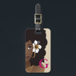 Etiqueta Para Maletas Flor negra en el pelo, monograma, rosado y beige<br><div class="desc">El diseño de las etiquetas de equipajes presenta una belleza natural con un fondo marrón rizado, collares en capas y aros dorados en un fondo beige con tu inicial en la parte delantera. La parte trasera tiene una belleza natural con un fondo de color marrón, collares en capas y aros...</div>