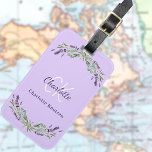 Etiqueta Para Maletas Flores violetas de lavanda monograma nombre elegan<br><div class="desc">Fondo violeta,  decorado con flores de lavanda y vegetación de eucalipto. Personalice y agregue un nombre y iniciales de monograma. El nombre está escrito con una escritura de estilo con letras a mano moderna.</div>