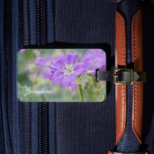 Foto de flor silvestre de geranio morado con infor