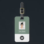 Etiqueta Para Maletas Foto Empresarial, Código de barras, logotipo, nomb<br><div class="desc">Personalice fácilmente esta etiqueta de equipaje de nombre de empleado del Personalizado con foto, código de barras de escaneo y logotipo comercial. Un sencillo diseño de negocio con colores ecofriendalmente sabrosos y ecofriendalmente personalizable completamente en tamaño frontal y trasero, sans-serif fuentes básicas y modernas y un aspecto profesional y claro....</div>