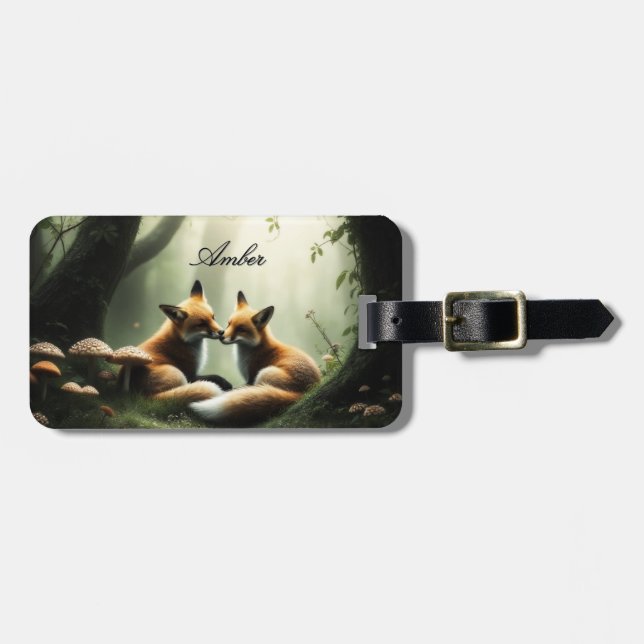 Etiqueta Para Maletas Fox Cuddle en un bosque contaminado personalizado (Frente Horizontal)