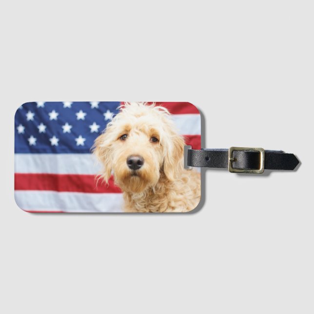 Etiqueta Para Maletas Goldendoodle con bandera estadounidense (Anverso horizontal)