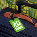 Etiqueta Para Maletas Graciosa atención personalizada de bolso Viaje Ver<br><div class="desc">No te preocupes por perder tu bolso de nuevo con esta divertida etiqueta verde brillante. Fácil y rápidamente personalizarlo con su nombre e información de contacto, e incluso cambiar su color de fondo. No importa el destino de esta temporada de vacaciones, asegúrate de que tu equipaje se destaque con un...</div>