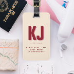 Etiqueta Para Maletas Gracioso negrita Monograma personalizado<br><div class="desc">Diseños modernos con tipografía roja atrevida sobre fondo rosa rubor. Se puede personalizar a cualquier color. No se hace mejor que esta combinación de colores. Modernos y divertidos, los impresionantes tonos rosados y de manzana de caramelo rojo son absolutamente encantadores y dulces. Agregue la información de contacto al reverso o...</div>