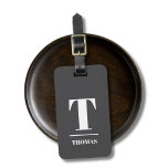 Etiqueta Para Maletas Guay Bold Monograma Blanco gris oscuro<br><div class="desc">Elegante diseño de etiquetas para equipaje de personalizable completo con fondo gris oscuro,  monograma blanco negrita.</div>