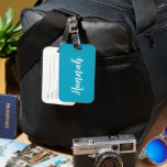 Etiqueta Para Maletas Guay Fun personalizado de guión de moda personaliz<br><div class="desc">Personalice esta divertida y moderna etiqueta de la caligrafía de la escritura con su nombre! Esta es la versión azul verde azulada. ¡Ideal para sus vacaciones de verano,  fiestas de soltera,  campamento de verano para niños o vacaciones de primavera!</div>