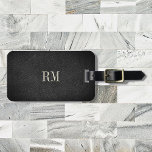 Etiqueta Para Maletas Guay Modern Elegant Black Monogram Address<br><div class="desc">Esta moderna y elegante etiqueta para el equipaje en monograma incluye sus iniciales en cuero negro oscuro impreso en un diseño clásico de tipografía fresca. Al fondo hay espacio para tu dirección.</div>