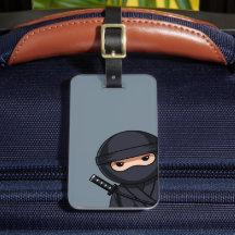 Guerrero ninja furtivo en gris