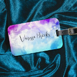 Etiqueta Para Maletas Guión de moda de color de agua artístico rosa azul<br><div class="desc">Diseño de etiquetas de equipaje personalizadas y a la moda con fondo de color rosa a azul pastel con tu nombre escrito en un guión elegante. El texto es totalmente personalizable.</div>