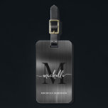 Etiqueta Para Maletas Guión Inicial de Monograma de Metal Negro Elegante<br><div class="desc">Etiqueta para equipaje personalizada con estilo moderno y elegante, monograma inicial de nombre con letra script, metal negro. Este diseño presenta un primer nombre en una hermosa fuente con cola de letra manuscrita (o tipografía) con monograma inicial, nombre completo, información de dirección sobre un fondo de lámina metálica negra falsa....</div>
