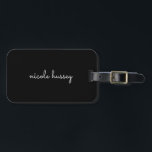 Etiqueta Para Maletas Guión negro | Elegante Monograma Minimalista moder<br><div class="desc">Un diseño sencillo y elegante de monograma personalizado en un estilo casual escrito a mano en blanco y negro monocromo. El monograma puede ser fácilmente personalizado para hacer un diseño tan único como usted! El regalo o accesorio perfecto para cualquier ocasión.</div>