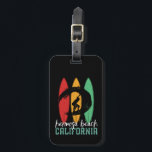 Etiqueta Para Maletas Hermosa Beach California Vintage Retro Surfing<br><div class="desc">Diseño retro vintage de tablas de surf para los surfistas amantes del surf y de la equitación en las olas del océano. feriados de verano en Guay, mercancía en primavera para los que disfrutan del sol caliente, del clima tropical, tomando el sol bajo la palmera. Diseño estridente y angustiado para...</div>