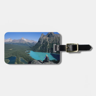 Etiqueta Para Maletas Hiker domina el lago de color turquesa