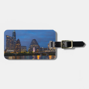 Etiqueta Para Maletas Horizonte de la ciudad se refleja en el lago Lady