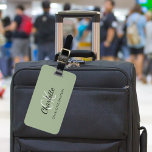 Etiqueta Para Maletas Iniciales de monograma verde salado<br><div class="desc">Un fondo de color verde sabio a la moda. Personalice y añada su nombre,  letras monográficas y nombre completo en la parte delantera. Su información de contacto en la parte posterior.</div>