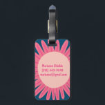 Etiqueta Para Maletas INICIALES PERSONALIZADAS DE Flor Daisy Rosa<br><div class="desc">Prepárate para tus vacaciones con esta alegre etiqueta de equipaje - puedes añadir tus datos de contacto al otro lado o seleccionar un diseño de un solo lado. Diseño dibujado a mano por mí para ti! Cambie el color o el tipo de letra de la letra como desee. Revisa mi...</div>
