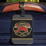 Etiqueta Para Maletas Insignia del Departamento de la Estación de Bomber<br><div class="desc">Bombero NOMBRE Departamento de Bomberos de Bomberos - Emblema con Casco Rojo y hacha. Personalizar con su nombre,  número de estación/departamento y ubicación.</div>