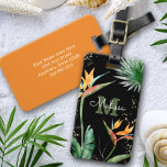 Etiqueta Para Maletas Isla Tropical Floral Monograma Script Oro Negro<br><div class="desc">Traiga un poco de elegante hospitalidad tropical donde quiera que viaje, cuando utilice esta etiqueta moderna para el equipaje de moda. Sorprendentes, sofisticadas, coloridas, aves acuarelas tropicales de flores paradisíacas, falsos purpurinas de oro y escritura caligráfica personalizada con un audaz monograma inicial, superponen un dramático fondo negro. Personaliza con tu...</div>