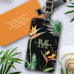 Etiqueta Para Maletas Isla Tropical Floral Monograma Script Oro Negro<br><div class="desc">Traiga un poco de elegante hospitalidad tropical donde quiera que viaje, cuando utilice esta etiqueta moderna para el equipaje de moda. Sorprendentes, sofisticadas, coloridas, aves acuarelas tropicales de flores paradisíacas, falsos purpurinas de oro y escritura caligráfica personalizada con un audaz monograma inicial, superponen un dramático fondo negro. Personaliza con tu...</div>
