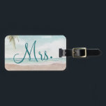 Etiqueta Para Maletas Island Breeze Beach Personalizado Viaje de Luna de<br><div class="desc">Escena de Playa Pintada Island Breeze, con olas del océano, playa de arena y palmeras, con un hermoso cielo azul teal. Con tipografía moderna y fuentes de letra script. Una playa tropical de verano, o diseño de boda de destino - Etiquetas de equipaje personalizadas para la novia Sra. ¡Luna de...</div>