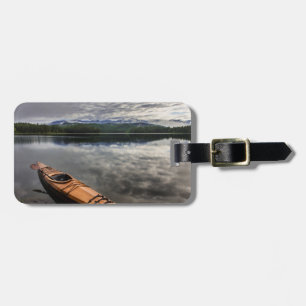 Etiqueta Para Maletas Kayak de madera en la orilla del lago Beaver