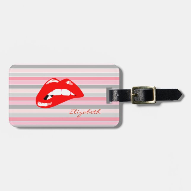 Etiqueta Para Maletas Lips modernas de rayas rojas, personalizadas (Frente Horizontal)