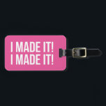 Etiqueta Para Maletas ¡Lo Hice! ¡Lo Hice! Rosa y blanco personalizado<br><div class="desc">Hey,  tu bolso llegando a su destino en una pieza es definitivamente una razón para celebrar! La etiqueta rosa y blanco de colores vivos dice "¡Lo hice! ¡Lo hice!" en tipografía audaz de bloques blancos. Personalizar con su nombre y datos de contacto en la parte posterior.</div>