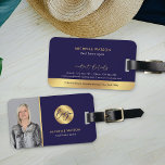 Etiqueta Para Maletas Logo de Navy & Gold Foto del agente inmobiliario m<br><div class="desc">Elegantes etiquetas de equipaje de agentes inmobiliarios en azul marino y oro con espacio para tu foto y logotipo. Crea una mercancía promocional de marca para tu negocio inmobiliario usando este diseño de etiquetas de efectos de Relieve metalizado de oro falso. Puedes añadir el logotipo y la foto de tu...</div>