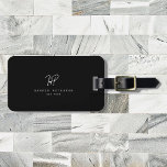 Etiqueta Para Maletas Lujo Monograma Mínimo Moda de Marfil Negro Elegant<br><div class="desc">Moda y elegante,  esta moderna etiqueta de equipaje monograma en blanco y negro es un sofisticado diseño minimalista que combina tu monograma en un guión con letras a mano a lo largo de la elegante tipografía serif. Al fondo hay espacio para tu dirección.</div>