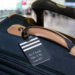 Etiqueta Para Maletas ¿Me Parezco A Un Entrenador De Vuelo? Divertido<br><div class="desc">Comience con su habitual condición de viajero con esta linda y divertida etiqueta de equipaje. El diseño presenta la cita "¿Me parece que vuelo en coche?" con letras blancas en un fondo rayado. Personalice la parte posterior con sus datos de contacto.</div>