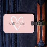 Etiqueta Para Maletas Moda Corazón Personalizado Rubor Rosa<br><div class="desc">Esta etiqueta rosa para el equipaje se personaliza con tu nombre en una letra simple sobre un gran corazón blanco. Ideal para usted, para sus damas de honor, club de lectura, regalo de graduación, regalo de cumpleaños, regalo de profesor, amante de los viajes o para cualquier ocasión. COINCIDIENDO artículos y...</div>
