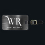 Etiqueta Para Maletas Moda Elegante Negro Metalizado Dos Monogramas Inic<br><div class="desc">Elegante Moda Audaz Doble Monograma Nombre Inicial Personalizado Metalizado Negro Etiqueta Personalizada Bolsa de equipaje. Este diseño presenta tipografía de nombre completo con 2 monograma inicial, información de dirección sobre el fondo falso de Relieve metalizado metálico negro. Son fáciles de personalizar. Estiloso regalo femenino o masculino para boda, graduación, 16...</div>