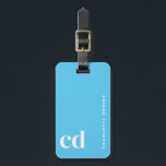 Etiqueta Para Maletas Monograma azul simple<br><div class="desc">El accesorio perfecto para los entusiastas de los viajes con etiquetas de equipaje personalizadas. Esta encantadora etiqueta es ideal para regalos de proposición de dama de honor y puede ser una deliciosa adición a las ideas de caja de propuestas de dama de honor. También es una gran elección para los...</div>