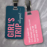 Etiqueta Para Maletas Monograma de caligrafía rosa azul de viaje de chic<br><div class="desc">Vive tu equipaje con este diseño personalizado perfecto para los viajeros</div>