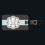 Etiqueta Para Maletas Monograma de Doodle de Patrón Girona Marrón y Azul<br><div class="desc">¡Aquí hay una etiqueta de equipaje ultra femenina creada especialmente para las mujeres! Un rico fondo de diamante marrón gris urbano con motivos en ambos lados, acentuado en el frente con una etiqueta de doodle blanco y rizado y una cinta de aspecto con costura azul claro y helado. Fácilmente personalizado...</div>