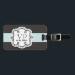 Etiqueta Para Maletas Monograma de Doodle de Patrón Girona Marrón y Azul<br><div class="desc">¡Aquí hay una etiqueta de equipaje ultra femenina creada especialmente para las mujeres! Un rico fondo de diamante marrón gris urbano con motivos en ambos lados, acentuado en el frente con una etiqueta de doodle blanco y rizado y una cinta de aspecto con costura azul claro y helado. Fácilmente personalizado...</div>
