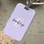 Etiqueta Para Maletas Monograma de escritura blanca negra de lavanda de<br><div class="desc">Esta elegante etiqueta de equipaje personalizada incluye un monograma y un nombre en un moderno guión en blanco y negro sobre un fondo de lavanda moderno.</div>