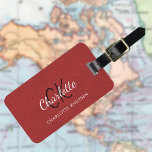 Etiqueta Para Maletas Monograma de textura de cuero rojo<br><div class="desc">Impresión de cuero rojo falso como fondo. Personalice y agregue sus letras de monograma,  nombre y nombre completo en la parte delantera. Su información de contacto en la parte posterior.</div>