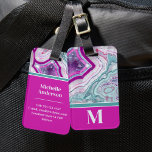 Etiqueta Para Maletas Monograma inicial de agregación elegante<br><div class="desc">Elegante etiqueta de equipaje de Monograma Inicial en Piedra Magenta Turquesa. ¡Los cristales y los geodésicos envejecidos siguen siendo una tendencia favorita! Este material impreso y una imagen cercana de una piedra geodésica turquesa y púrpura (magenta), con pequeños cristales y bandadas blancas. Con colores vivos que le confieren un aspecto...</div>