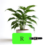 Etiqueta Para Maletas Monograma inicial de color brillante verde neón<br><div class="desc">Monogramado inicial y también detalles personales como nombre,  dirección,  número de teléfono y correo electrónico,  todo lo cual puedes editar. Diseñado con un bonito fondo de color verde neón sólido,  se puede cambiar el color si se desea. Idea de regalo de viaje para Guay.</div>