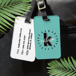 Etiqueta Para Maletas Monograma inicial simple de moda<br><div class="desc">Un simple pero divertido monograma lindo y moderno con iniciales y nombre en un detalle de círculo de guiones. Un sencillo estilo blanco y negro, pero se puede cambiar los colores para convertirlos en los suyos. Añade un patrón detrás de él, o simplemente conserva un color sencillo. Puede que su...</div>