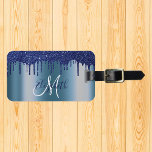 Etiqueta Para Maletas Monograma Metalizado Purpurina de las gotas azules<br><div class="desc">Este diseño puede ser personalizado en el área proporcionada cambiando la foto y/o el texto. O puede personalizarse haciendo clic en Personalizar esta plantilla y, a continuación, eligiendo la opción de hacer clic en el personalizar y eliminando o cambiando el color del fondo, agregando texto, cambiando el color o estilo...</div>
