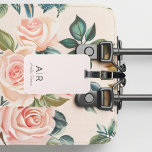 Etiqueta Para Maletas Monograma mínimo inicial y nombre Pastel rosa<br><div class="desc">Viaje con estilo con nuestra etiqueta personalizada para el equipaje en monograma rosa pastel. Con un sofisticado diseño rosa pastel con el nombre y el nombre inicial de su personalizado, esta elegante etiqueta garantiza que su equipaje se destaque mientras lo mantiene seguro. Fabricado con materiales duraderos, es perfecto para viajeros...</div>