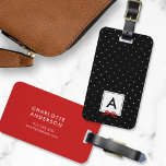 Etiqueta Para Maletas Monograma Moda Cinta roja Polka Dot Negro<br><div class="desc">Viaja con estilo con esta etiqueta de equipaje de moda monograma que presenta una plaza bordeada de negro con una cinta roja contra un patrón de puntos de polka blanco y negro. Personalízalo reemplazando el texto del marcador de posición. Para obtener más opciones, como cambiar el tipo de letra y...</div>