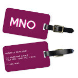 Etiqueta Para Maletas Monograma moderno Borgoña rosa oscuro inicial<br><div class="desc">Diseño inicial minimalista moderno en monograma que se puede cambiar para personalizar,  junto con los detalles en sentido inverso. Blanco sobre un fondo de vino de color burdeos rosa oscuro con un efecto 3D rosado caliente sombra de caída.</div>